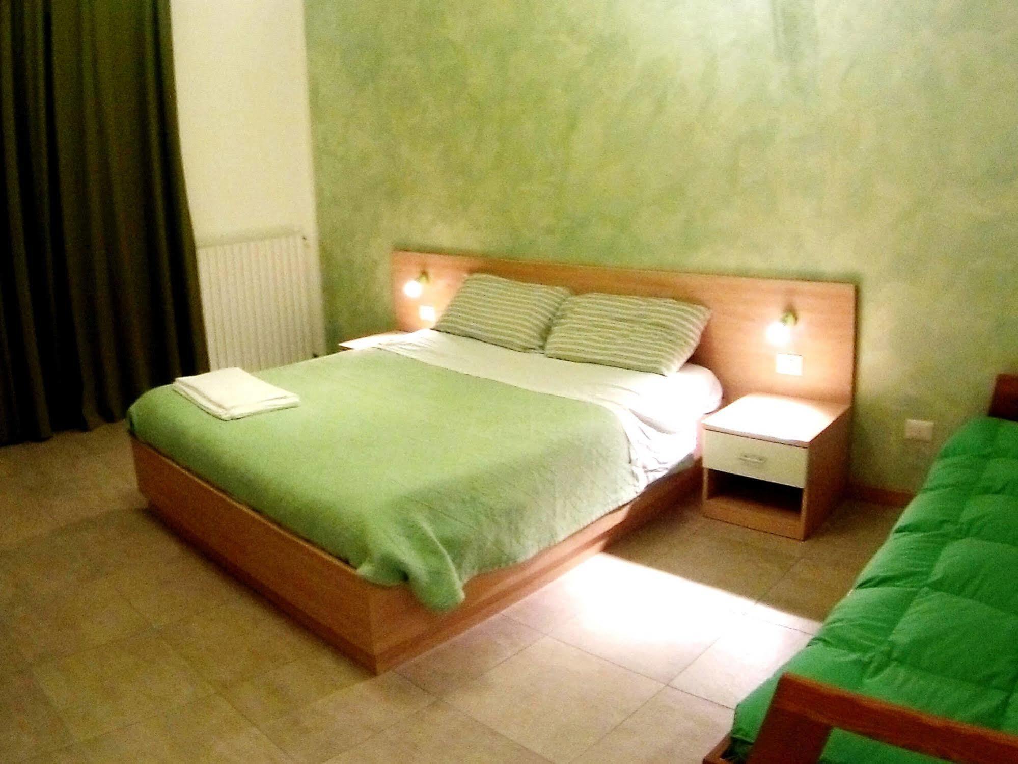 B&B Villa Monterosa Con Piscina Castronno Екстер'єр фото