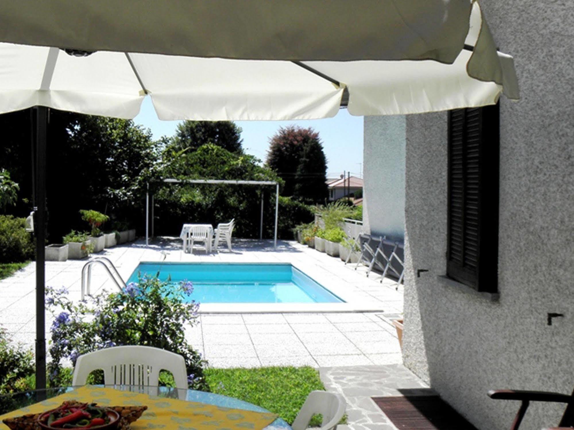 B&B Villa Monterosa Con Piscina Castronno Екстер'єр фото
